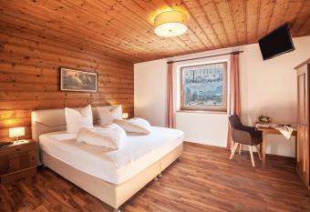 Ferienwohnung Brugger 6 Personen has Balcony rooms