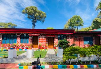 Lansdowne Hill View Cottages has Balcony rooms