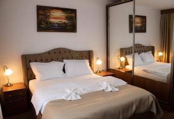 Sultan Mehmet Pensiune & Restaurant allows 18 year olds to book a room