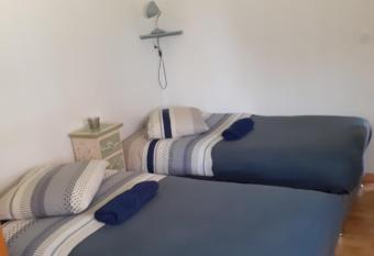 Vill  giature en bord de mer allows 18 year olds to book a room