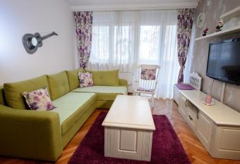 Apartman Centar Lux Valjevo has Balcony rooms