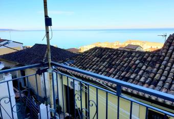2 Bed Apartment in the Historical Center Pizzo has Balcony rooms