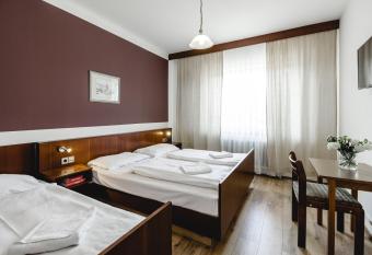 Hotel Hoffinger allows 18 year olds to book a room