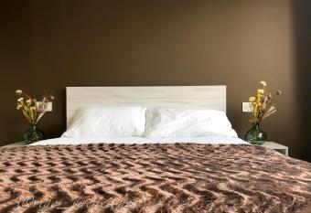 PiZARRO55 allows 18 year olds to book a room