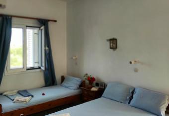 studios.maria.anna has Balcony rooms