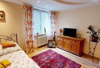 Apartament Retro Promenada allows 18 year olds to book a room