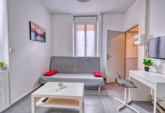 Faubourg 1 d isle Studio Cosy proche gare IUT allows 18 year olds to book a room
