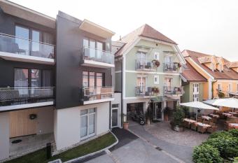 Hotel am Marktplatz - Landgasthof Wratschko - Gamlitz has Balcony rooms