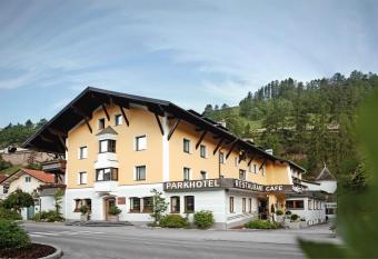 Parkhotel Matrei has Balcony rooms