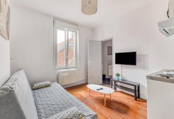 Faubourg 3 d isle Studio Cosy proche gare IUT allows 18 year olds to book a room