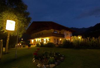 Panorama Hotel CIS - bed and breakfast allows 18 year olds to book a room