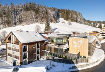 Genuss- & Aktivhotel Sonnenburg allows 18 year olds to book a room