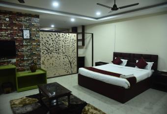 URBAN COTTAGE has Balcony rooms