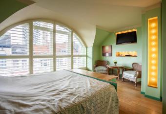 Thai Time Wellness has Balcony rooms