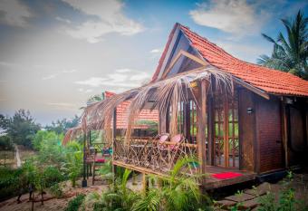 Little India Beach Cottages allows 18 year olds to book a room