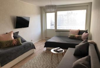 Perheasunto keskustassa allows 18 year olds to book a room