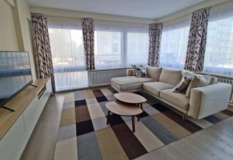 Uniek gelegen vakantieappartement in Oostende! allows 18 year olds to book a room