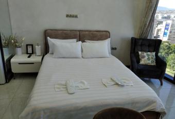 King David Building, Tbilisi has rooms with a private hot tub