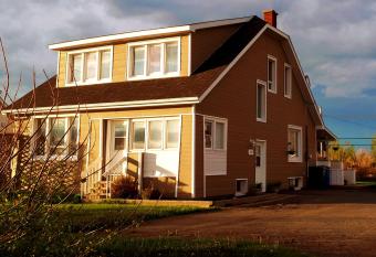 G  te du Bon Vent allows 18 year olds to book a room