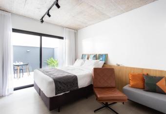 Charlie Porto Alegre Pra  a 4 allows 18 year olds to book a room