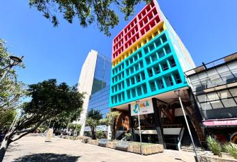 Hotel Ol   Chapultepec allows 18 year olds to book a room