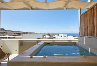 Adorno Oia has rooms with a private hot tub