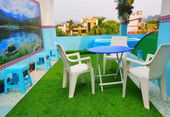 Cupidtrails Backpacker s Penthouse has Balcony rooms