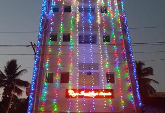 RAJE SAMBHAJI GUEST HOUSE has Balcony rooms