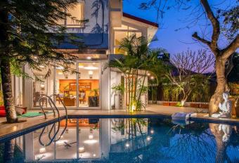 El Cottage by StayVista - An enchanting escape with Scenic views, Colonial decor & Private plunge pool allows 18 year olds to book a room