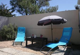 MAISON 3 CHAMBRES SUR UNE DUNE A 50 M DE LA PLAGE has Balcony rooms