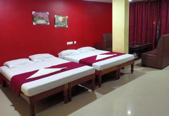 Yelagiri Residency pure veg has Balcony rooms