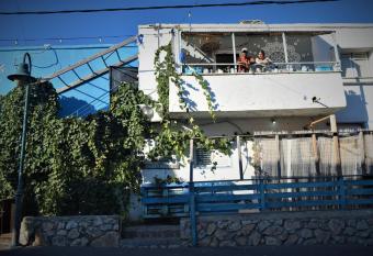 Juha s Guesthouse - Zarqa Bay allows 18 year olds to book a room