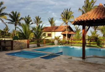 Ch  cara em Marata  zes - ES has Balcony rooms