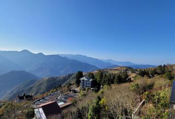 Maple Leave Holiday Villa has Balcony rooms