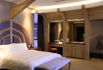 All-Ur Boutique Motel-Yi-Lan Branch has Balcony rooms