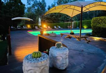 Villas do Monte has rooms with a private hot tub