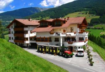 Hotel Stolz has Balcony rooms
