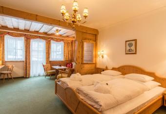 Hotel Gaspingerhof allows 18 year olds to book a room