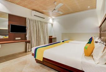 Hotel Aarush Inn has Balcony rooms