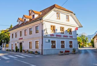 Guest House Pri Cesarju has Balcony rooms