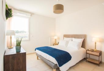 Zenao Appart h  tels Villeneuve-l  s-Avignon has Balcony rooms