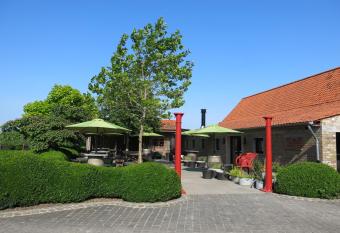 Hoeve Chartreuse allows 18 year olds to book a room