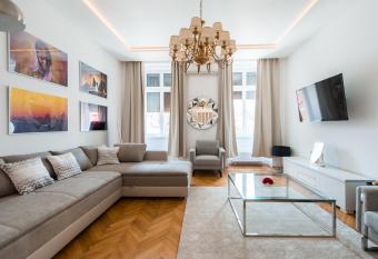 Casa Mandl has Balcony rooms