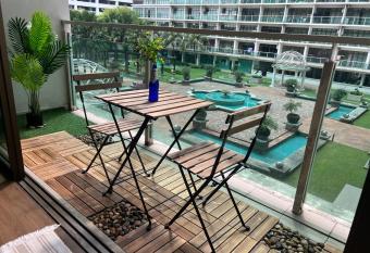 02-JY Sweet Homestay Palazio Mount Austin has Balcony rooms