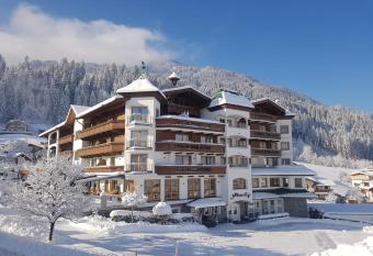 Platzlhof - Mein Hotel im Zillertal has Balcony rooms