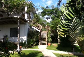 BlueBelize B&B has Balcony rooms