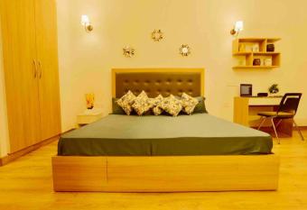 The Metro Square near India Expo Mart has Balcony rooms