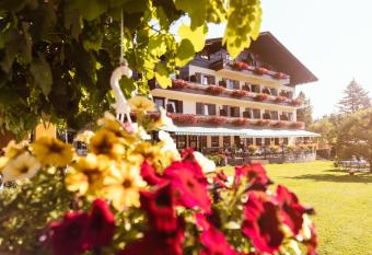 Hotel Berghof allows 18 year olds to book a room