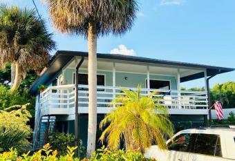 La Boca Beach House has Balcony rooms