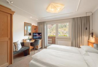 DAS EDELWEISS - Salzburg Mountain Resort has Balcony rooms